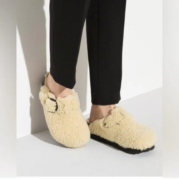 Birkenstock Eggshell Fuzzy Clogs Papillio Boston Big Buckle Teddy - Picture 1 of 8